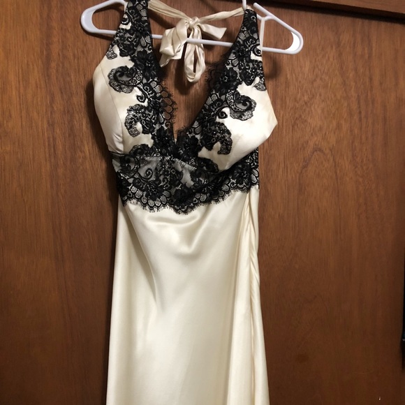 Dress - Picture 2 of 4